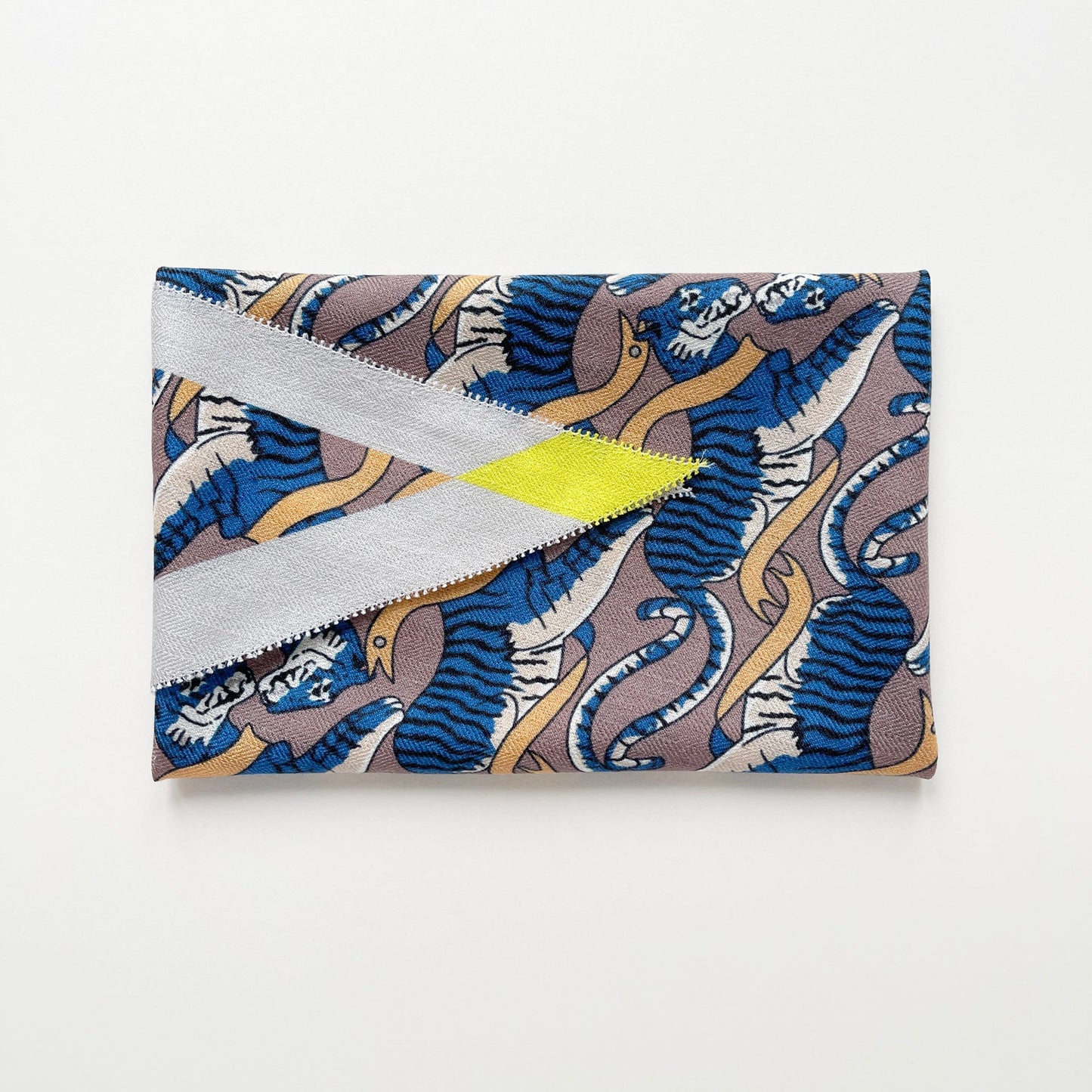 Tiger Reverie Cashmere Scarf - Unisex Luxury Silk Blended Scarf