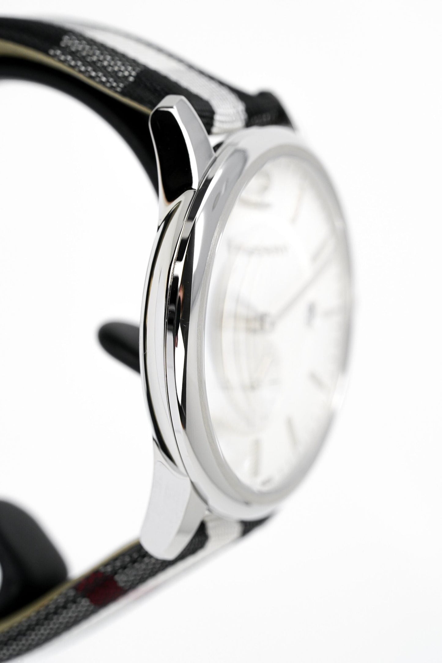 Burberry Mens Watch The Classic Horseferry Silver Bu10002