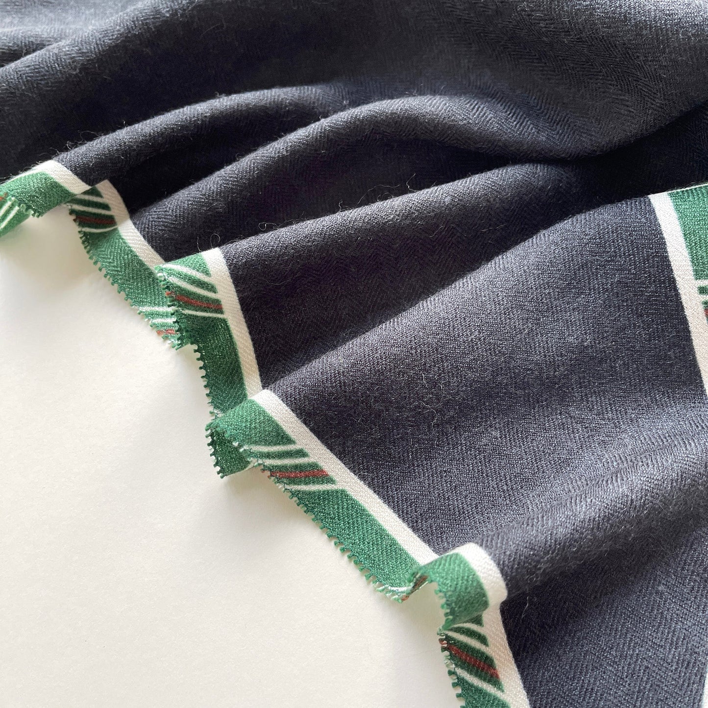 Classic English Plaid Cashmere Scarf - Unisex Luxury Silk Blended Scarf